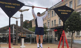 Klaipėdoje vyrai galynėjosi prisitraukimų varžybose