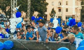 Mėlynas Klaipėdos miesto gimtadienis Teatro aikštėje