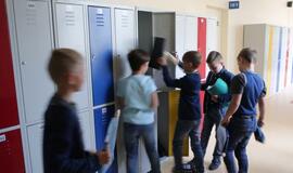 Mokyklinės spintelės tuština tėvų pinigines