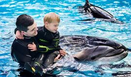 Penkiolikai šeimų - nemokama delfinų terapija
