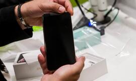 Prasidėjo prekyba naujaisiais „iPhone“