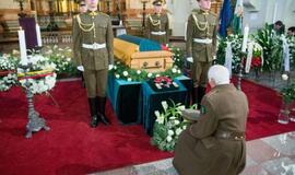 Lietuva valstybinėmis laidotuvėmis pagerbia A.Ramanausko-Vanago atminimą