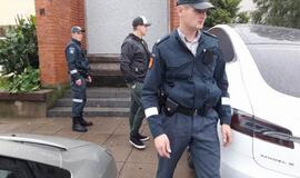 „Tesla“ rėžėsi į mūro sieną