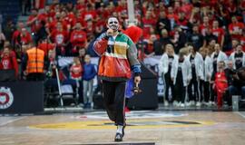 Per „Ryto” ir „Žalgirio” rungtynes greta aikštelės atvažiavo didžiulis unitazas