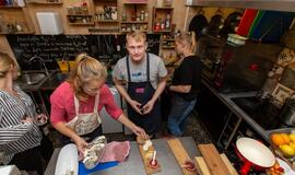 Klaipėdos mados savaitė atidaryta su tortu, burbulais ir muzika!