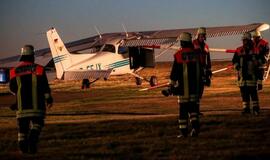 Vokietijoje ant minios nukritus lėktuvui, žuvo trys žmonės