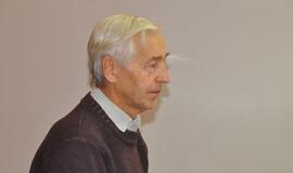 Neprisišaukęs pagalbos vyras pasibeldė į vicemero duris