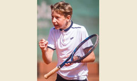 "Pirmiau išmoko laikyti teniso raketę, nei vaikščioti"