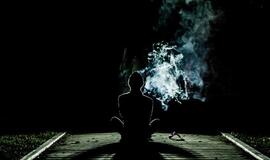 Narkotikus vartojusi mergina: tėvai dažnai galvoja „mano vaikas tikrai negalėtų“, o tikrai galėtų