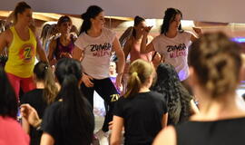 Klaipėdietės žiemą pasitiko zumbos ritmais