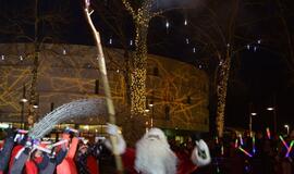 Palangoje suspindo tūkstančiai kalėdinių šviesų