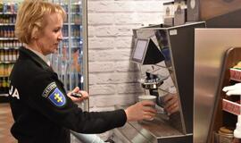 Klaipėdiečius pareigūnai vaišino kava