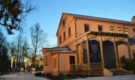 Palangoje suspindo tūkstančiai kalėdinių šviesų