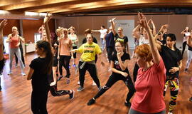 Klaipėdietės žiemą pasitiko zumbos ritmais