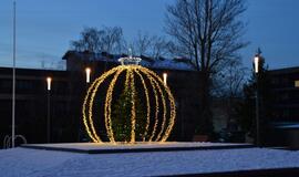 Palangoje suspindo tūkstančiai kalėdinių šviesų