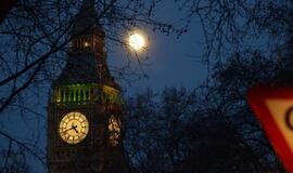 Britanija panaikins mokestį už pasilikti norinčių ES piliečių prašymų registravimą