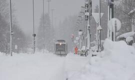 Vokietijoje dėl snygio sutriko traukinių eismas, uždarytos mokyklos