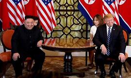 D. Trumpas ir Kim jong-unas tęsia savo viršūnių susitikimą