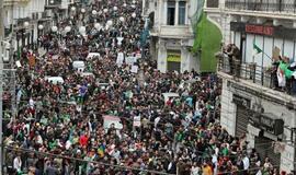 Alžyre vyksta manifestacijos prieš sprendimą atidėti rinkimus