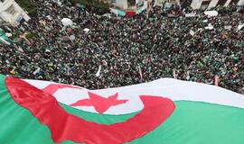 Alžyriečiai reikalauja, kad prezidentas A.Bouteflika nedelsiant atsistatydintų