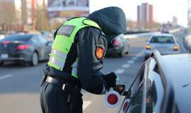 Ar nauja tvarka pažabos vairavimą išgėrus?