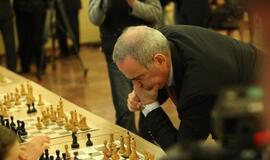 Didmeistris G.Kasparovas sužaidė partiją su septyniais lietuviais