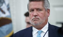 Iš D. Trumpo administracijos pasitraukė dar du pareigūnai