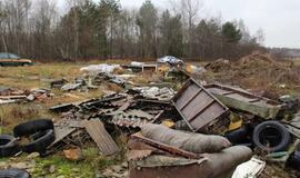 Klaipėdiečio sklypą piktavaliai užvertė šiukšlėmis