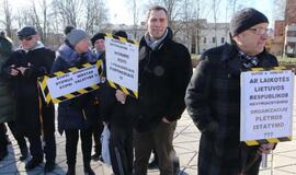 Neįgalieji siekė atkreipti valdžios dėmesį