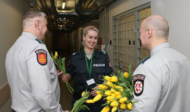 Pareigūnai sveikino ir koleges, ir areštantes