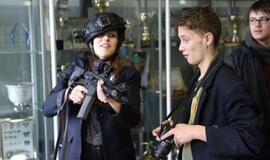 Atvirų durų diena policijoje vėl sukvietė būrius moksleivių