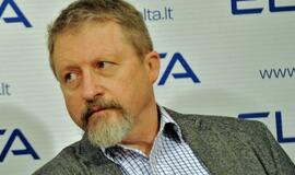 Pinigus plauna visas pasaulis, o mes tik sekame pasakas...