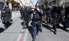 Prancūzijos bankai ragina užbaigti „geltonųjų liemenių“ protestus