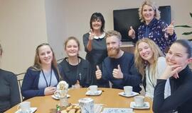 Savanorės į senelių namus įnešė džiaugsmo