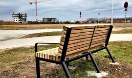 Trumpam atokvėpiui – dviviečiai suoliukai Gargžduose