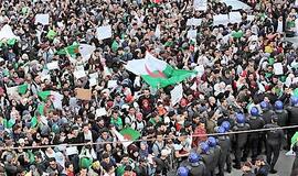 Tūkstančiai Alžyro studentų tęsia protestus