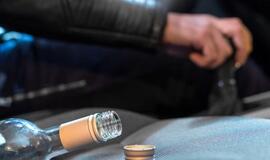 Girtas baltarusis iškrito iš vilkiko, kurį ketino vairuoti