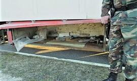 Migrantai į Vakarus keliauja net karstuose