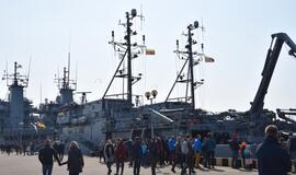 Nato laivų lankytojai