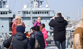 Nato laivų lankytojai