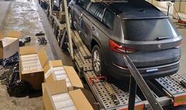 Septynis lengvuosius automobilius vežusį vairuotoją įklampino šešios dėžės kontrabandos