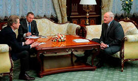 A. Lukašenka susitiko su Rolandu Paksu