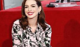 Aktorė A. Hathaway gavo žvaigždę Holivudo šlovės alėjoje