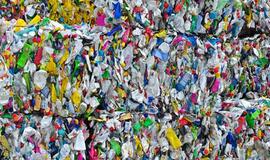 Seime – iniciatyva naudotą plastiką perdirbantį verslą atleisti nuo taršos mokesčių