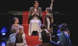 Žaismingos muzikos garsų orkestras pasakos apie meilę šeimai ir muzikai