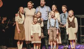 Žaismingos muzikos garsų orkestras pasakos apie meilę šeimai ir muzikai