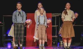 Žaismingos muzikos garsų orkestras pasakos apie meilę šeimai ir muzikai