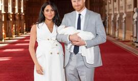 Parodė visuomenei savo naujagimį sūnų