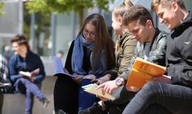 Klaipėdos jaunimas skaito knygas