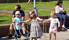 "Interact" jaunimas sveikino Klaipėdos mažuosius